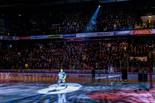 Färjestads Mikael Johansson tackas av av klubben och fansen