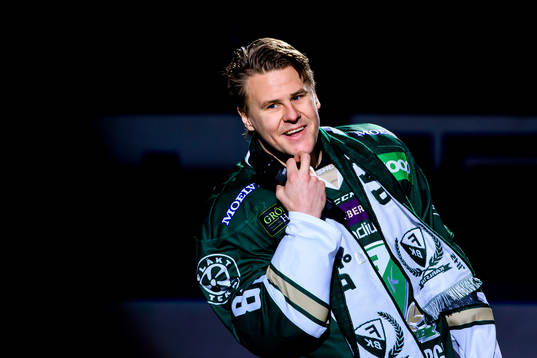 Färjestads Mikael Johansson tackas av av klubben och fansen
