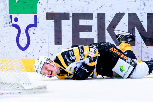 Skellefteås Jonathan Pudas  har ont