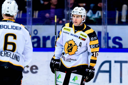 Skellefteås Joakim Lindström jublar