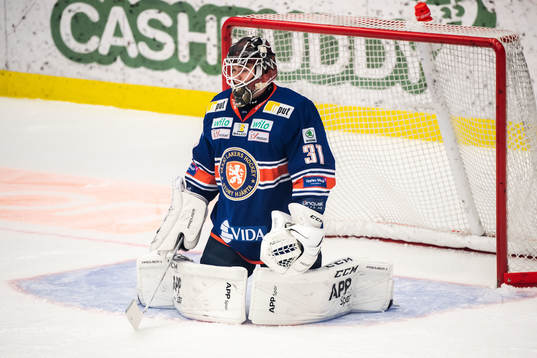 Växjös målvakt Erik Källgren deppar