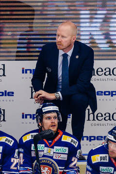 Växjös assisterande tränare Tobias Thermell deppar