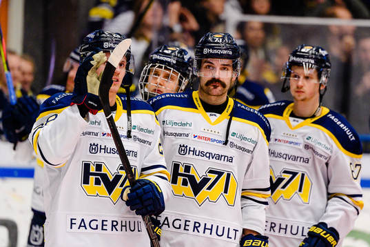 s Linus Fröberg jublar