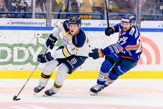 s Emil Johansson jagas av Växjös Martin Lundberg
