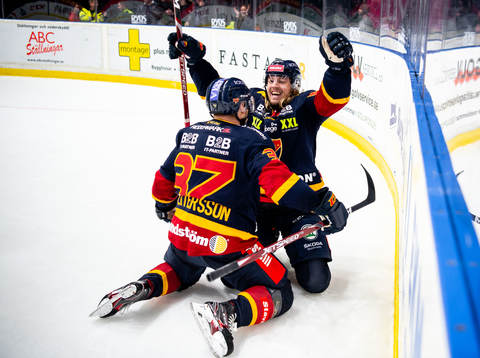 Djurgårdens Manuel Ågren och Jesper Pettersson jublar