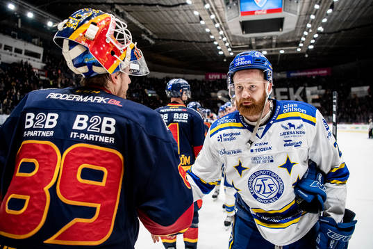 Djurgårdens målvakt Niklas Svedberg och Leksands Mattias