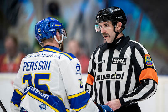 Leksands Linus Persson och Domare Linus Öhlund