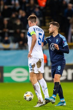 Serhiy Sydorchuk of Dynamo Kiev and Arnor Traustason of