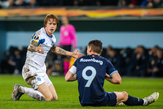 Artem Shabanov of Dynamo Kiev and Markus Rosenberg of