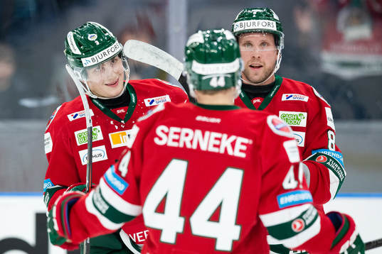 Frölundas Jacob Moverare jublar ihop med Viktor Ekbom och