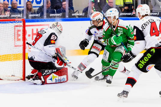 Malmö Redhawks  målvakt Oscar Alsenfelt och Helge Grans