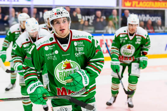 Rögles Nils Höglander  jublar