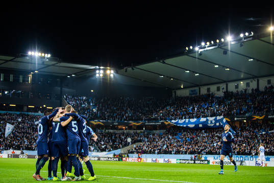Rasmus Bengtsson of Malmö FF celebrate with teammates