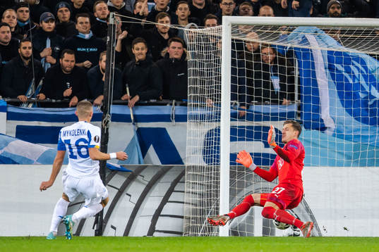 Vitaliy Mykolenko of Dynamo Kiev scores 1-1 behind
