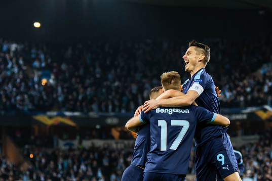 Markus Rosenberg celebrate with Rasmus Bengtsson of Malmö