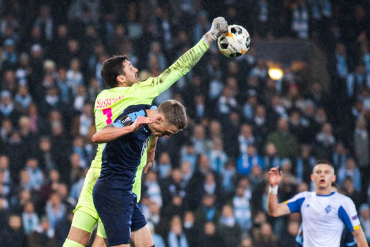 Goalkeeper Georgiy Bushuchan of Dynamo Kiev and Sören
