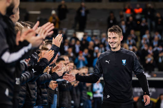Markus Rosenberg of Malmö FF is honored