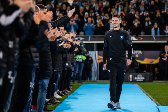 Markus Rosenberg of Malmö FF is honored