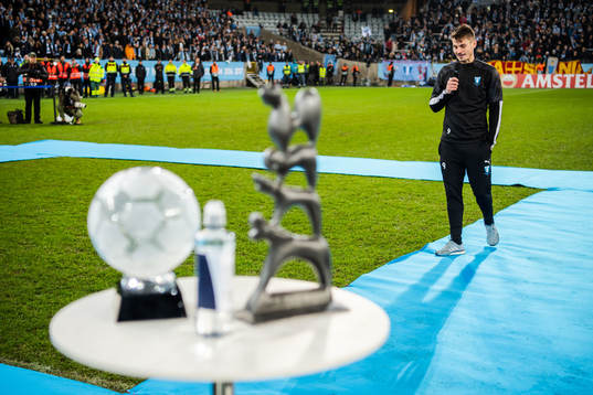 Markus Rosenberg of Malmö FF is honored