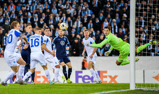 Sören Rieks of Malmö FF and goalkeeper Georgiy Bushuchan
