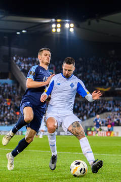 Markus Rosenberg of Malmö FF and Tamas Kadar of Dynamo Kiev