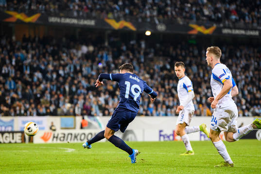 Erdal Rakip of Malmö FF scores the 3-2 goal