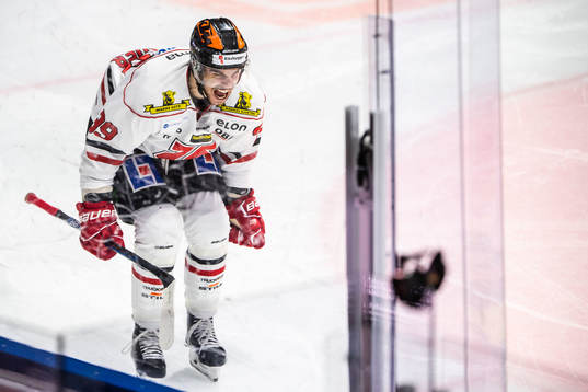 Örebros Jordan Boucher jublar