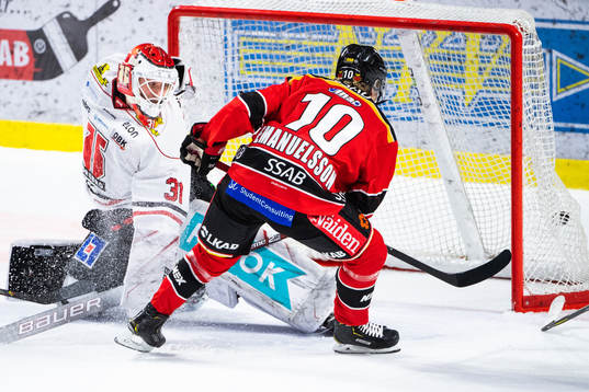 Luleås Einar Emanuelsson sätter 1-1 bakom Örebros