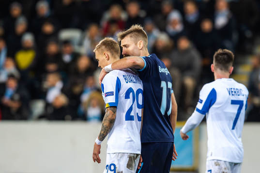 Vitaliy Buyalskiy of Dynamo Kiev and Rasmus Bengtsson of