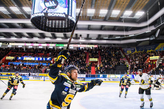 Södertäljes Christoffer Bengtsson jublar