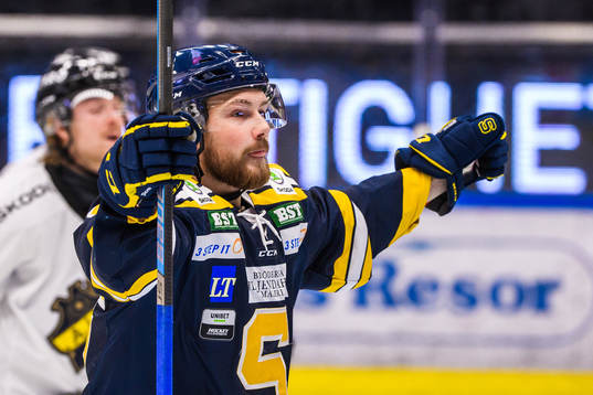 Södertäljes Anton Blomberg jublar
