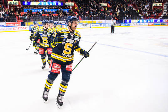 Södertäljes Martin Janolhs jublar