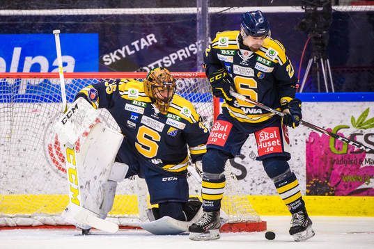 Södertäljes målvakt Justin Pogge och David Berg