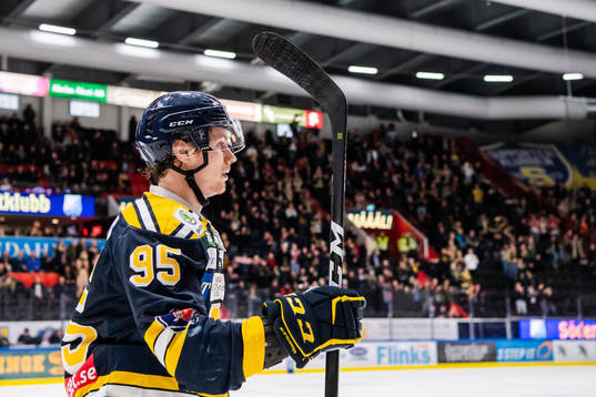 Södertäljes Nick Olesen jublar