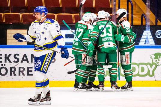 Rögles spelare jublar