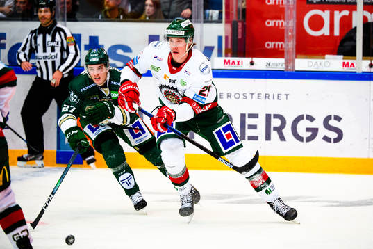 Färjestads Oskar Bäck och Frölundas Elmer Söderblom