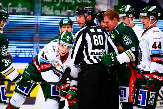Frölundas Joel Mustonen och Färjestads Gustav Rydahl