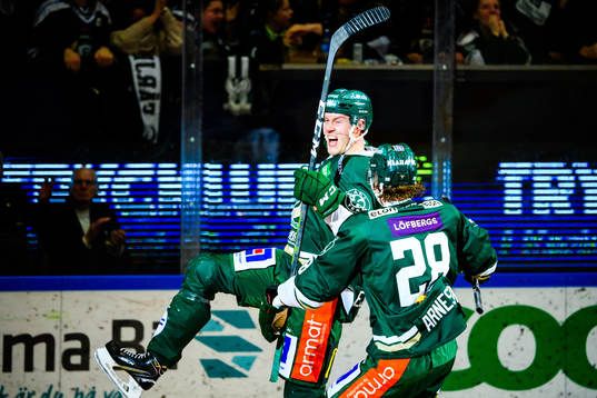Färjestads Victor Ejdsell jublar