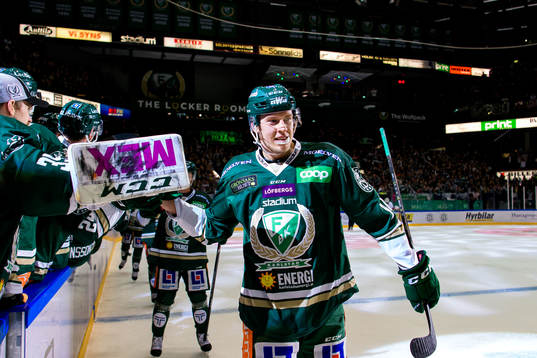 Färjestads Victor Ejdsell jublar