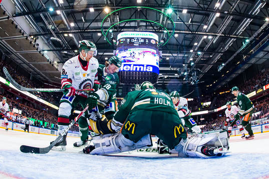 Frölundas Ryan Lasch och Färjestads Linus Arnesson