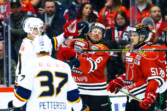 Djurgårdens Patrik Berglund och Örebros Stefan Warg