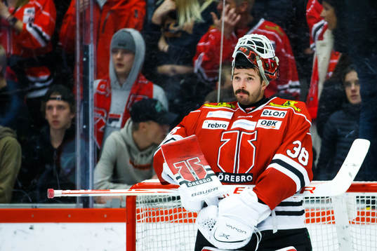 Örebros målvakt Dominik Furch  deppar