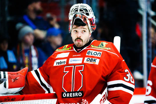 Örebros målvakt Dominik Furch  deppar