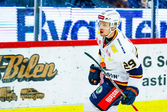 Djurgårdens Sebastian Strandberg jublar