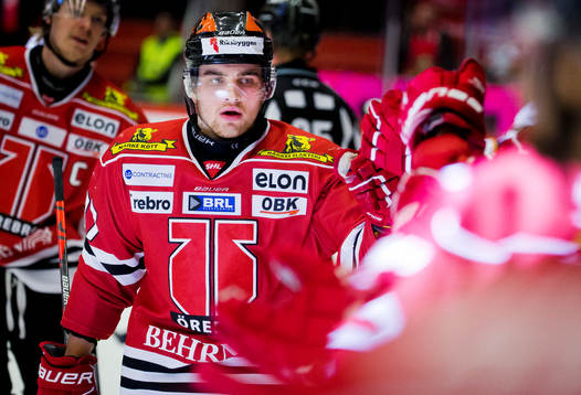 Örebros Glenn Gustafsson gör 2-4 och jublar