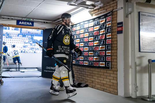 Brynäs Johan Alcén lämnar uppvärmningen