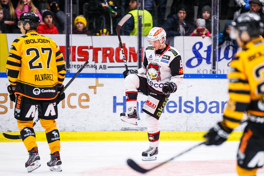 Malmö Redhawks Johan Olofsson jublar