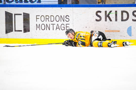 Skellefteås Philip Broberg har ont