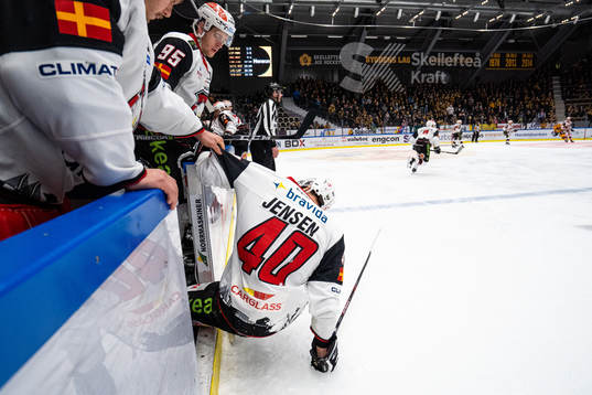 Malmös Carl Persson drar in Jesper Jensen i båset