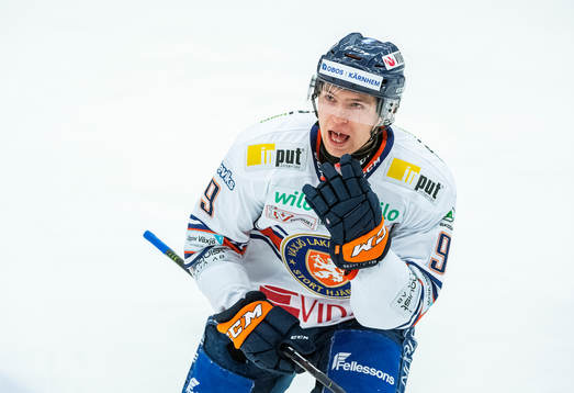 Växjös Marcus Davidsson jublar